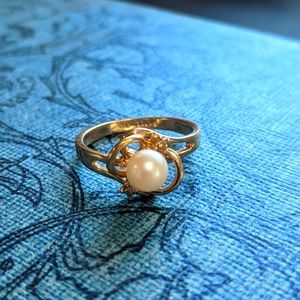 Vintage | 14k Gold Spiral Pearl Ring